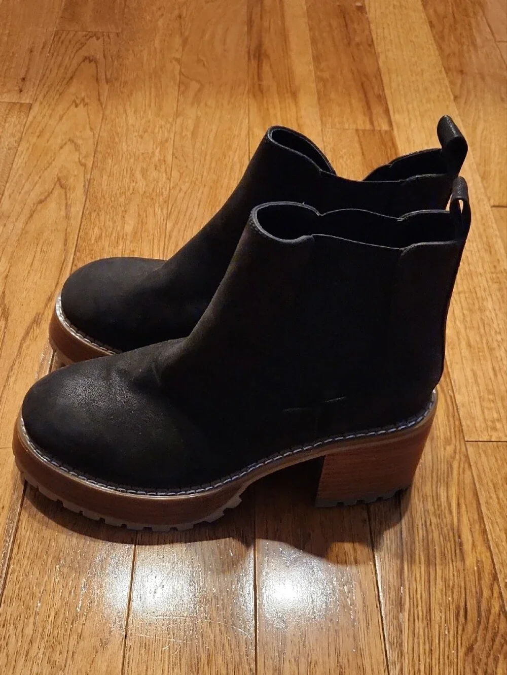 MIA Black Chelsea Lug-Sole Ankle Boots Size 8
